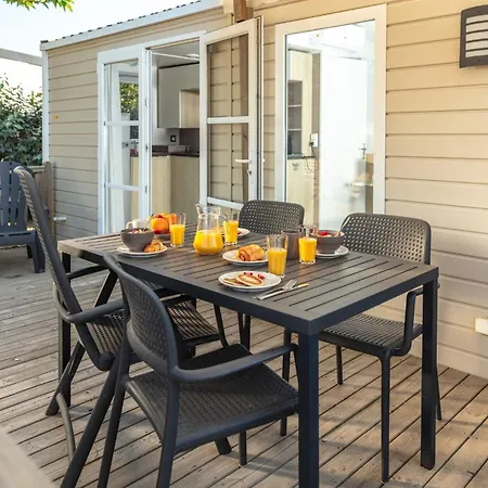 Alannia El Pinar Kamp alanı